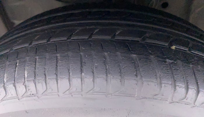 2017 Honda Jazz 1.2 V AT, Petrol, Automatic, 28,788 km, Left Front Tyre Tread