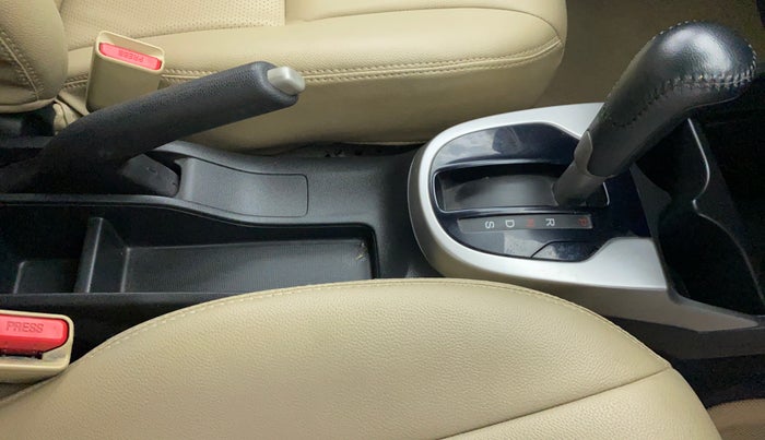 2017 Honda Jazz 1.2 V AT, Petrol, Automatic, 28,788 km, Gear Lever