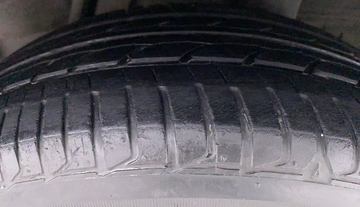 2017 Honda Jazz 1.2 V AT, Petrol, Automatic, 28,788 km, Left Rear Tyre Tread