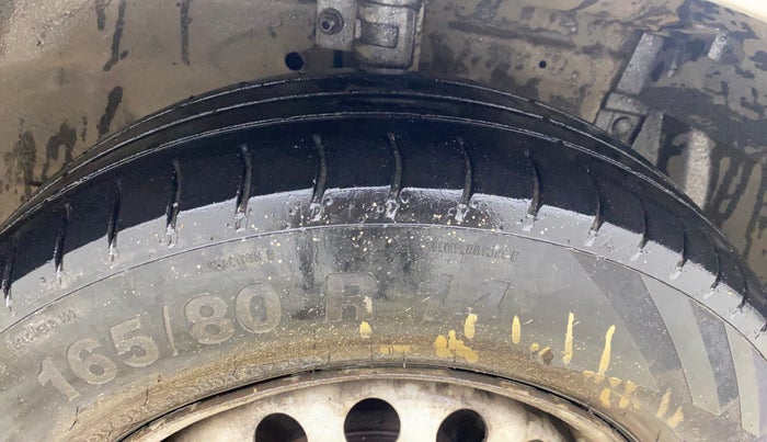 2016 Maruti Swift LXI, Petrol, Manual, 1,42,033 km, Right Front Tyre Tread