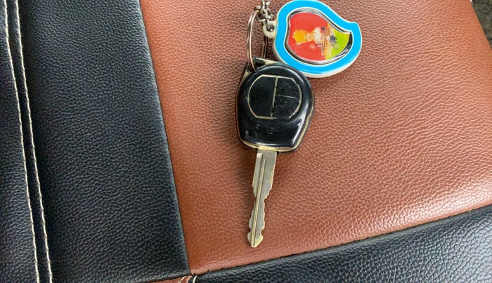 2016 Maruti Swift LXI, Petrol, Manual, 1,42,033 km, Key Close Up
