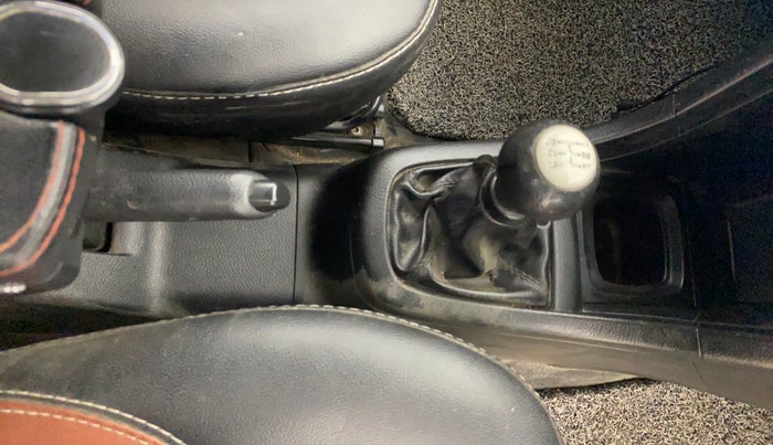 2016 Maruti Swift LXI, Petrol, Manual, 1,42,033 km, Gear Lever