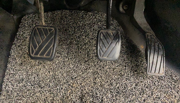 2016 Maruti Swift LXI, Petrol, Manual, 1,42,033 km, Pedals