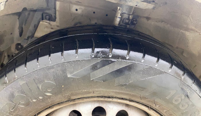 2016 Maruti Swift LXI, Petrol, Manual, 1,42,033 km, Left Front Tyre Tread