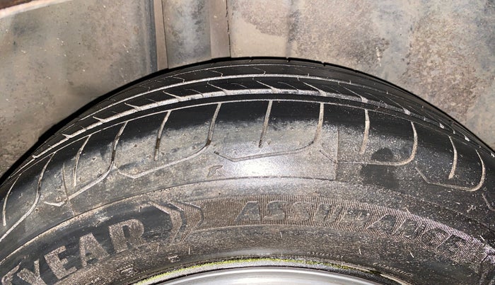 2016 Maruti Ciaz VXI, Petrol, Manual, 87,836 km, Right Rear Tyre Tread