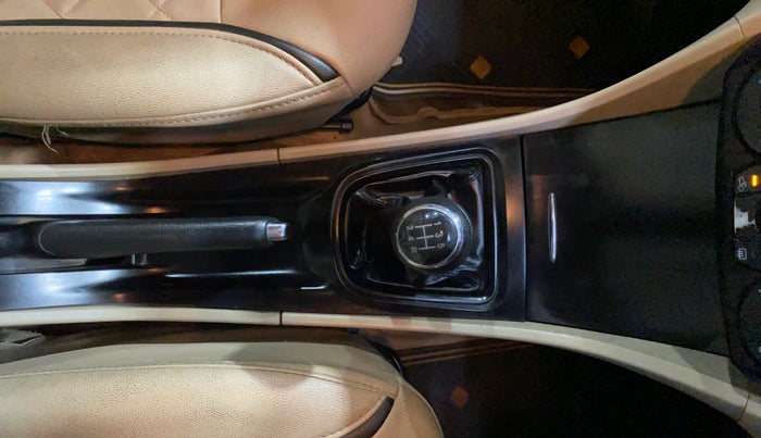 2016 Maruti Ciaz VXI, Petrol, Manual, 87,836 km, Gear Lever