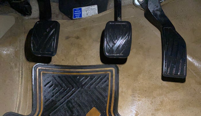 2016 Maruti Ciaz VXI, Petrol, Manual, 87,836 km, Pedals