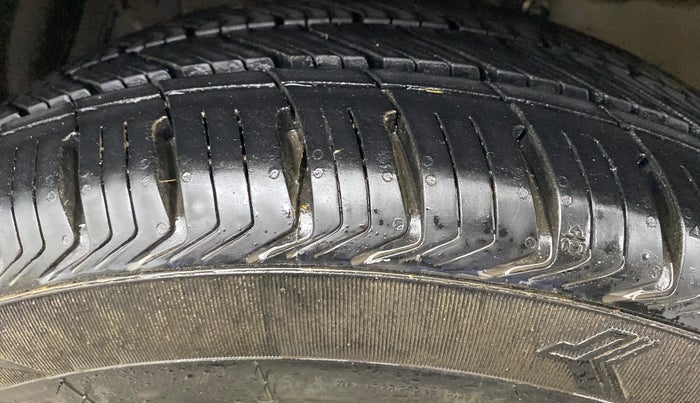 2019 Maruti Ciaz ALPHA 1.5 SHVS PETROL, Petrol, Manual, 42,420 km, Left Front Tyre Tread