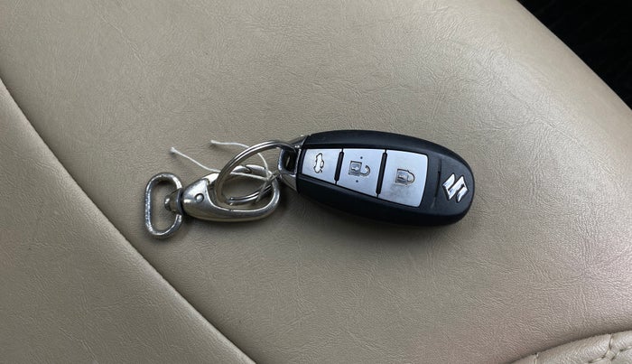 2019 Maruti Ciaz ALPHA 1.5 SHVS PETROL, Petrol, Manual, 42,420 km, Key Close Up