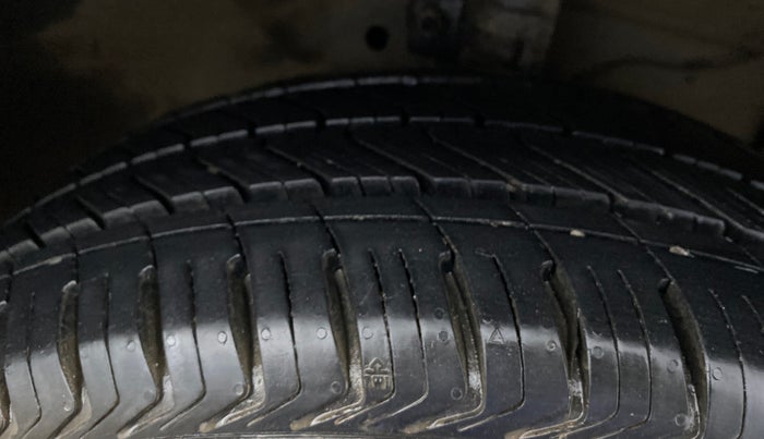 2019 Maruti Ciaz ALPHA 1.5 SHVS PETROL, Petrol, Manual, 42,420 km, Right Front Tyre Tread