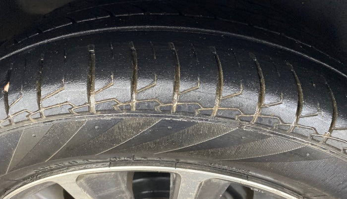 2019 Maruti Ciaz ALPHA 1.5 SHVS PETROL, Petrol, Manual, 42,420 km, Right Rear Tyre Tread