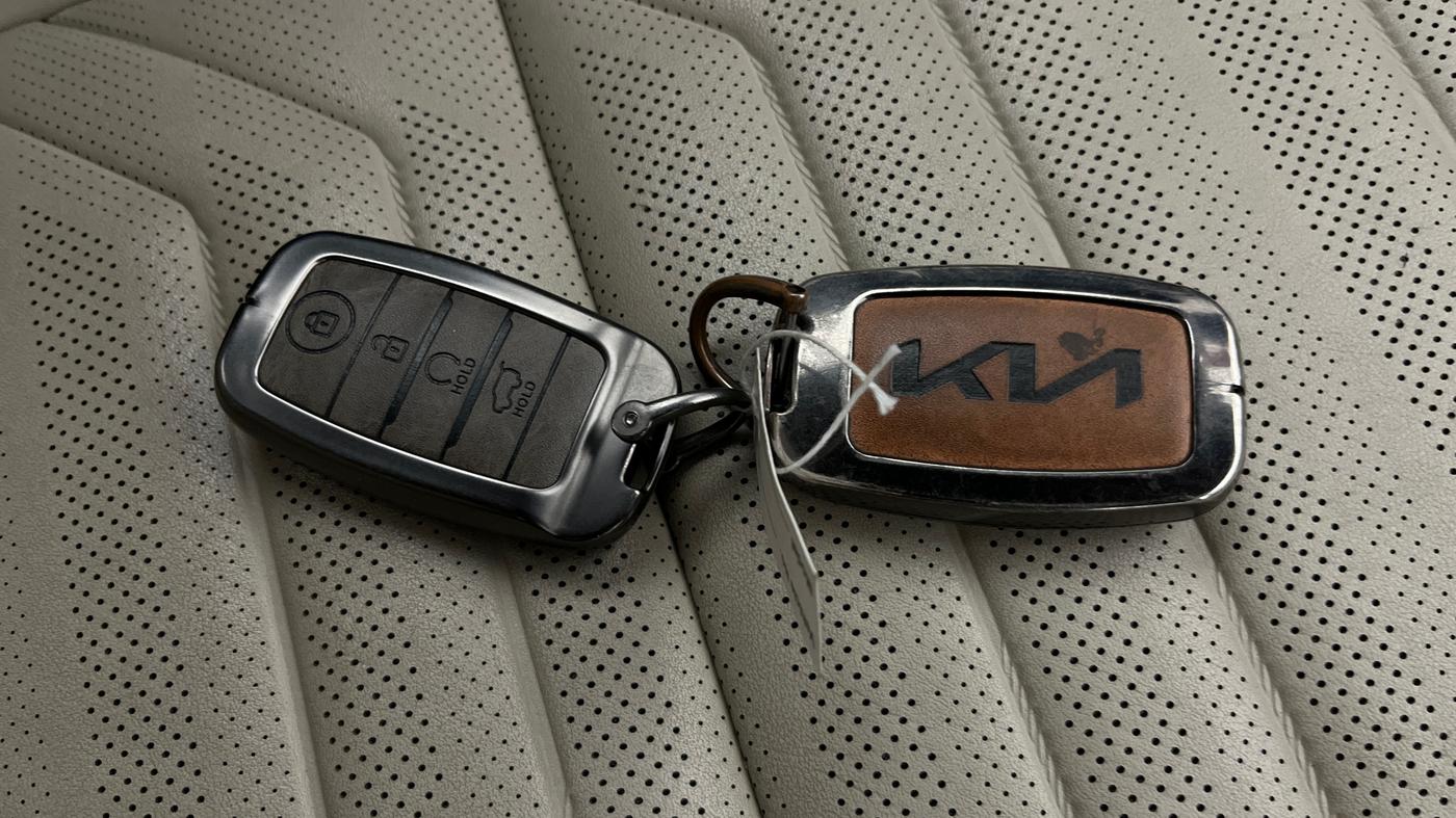 2022 KIA CARENS LUXURY PLUS 1.5 DIESEL AT 7 STR, Diesel, Automatic, 77,510 km, Key Close Up