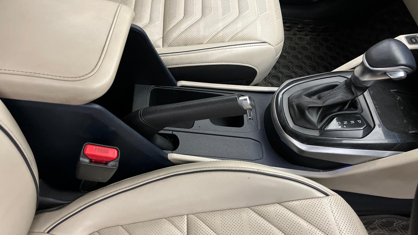 2022 KIA CARENS LUXURY PLUS 1.5 DIESEL AT 7 STR, Diesel, Automatic, 77,510 km, Gear Lever