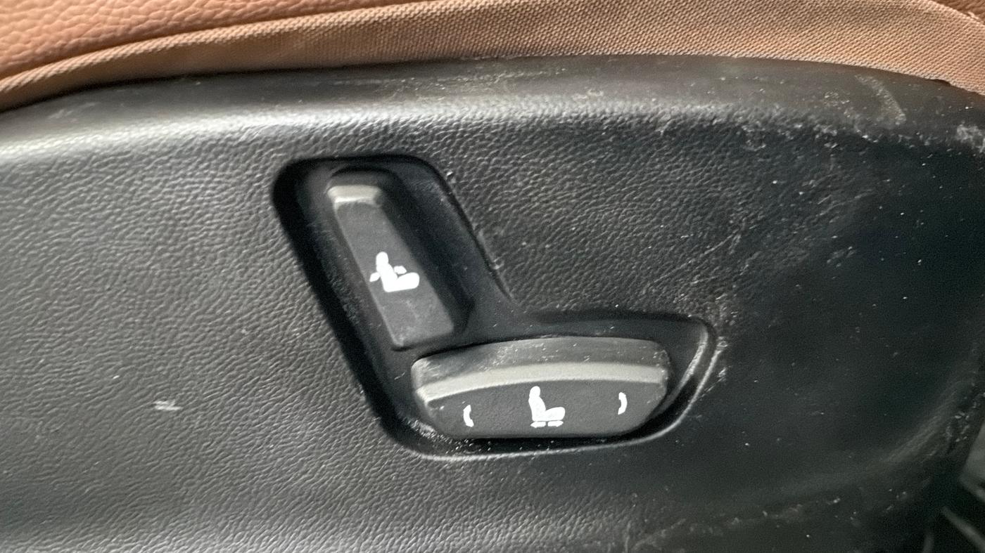 2021 MG HECTOR PLUS SHARP 2.0 DIESEL TURBO MT 6-STR, Diesel, Manual, 66,444 km, Driver Side Adjustment Panel