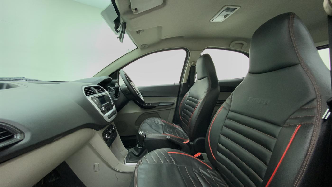 2017 Tata Tiago XT 1.2 REVOTRON, Petrol, Manual, 87,978 km, Right Side Front Door Cabin