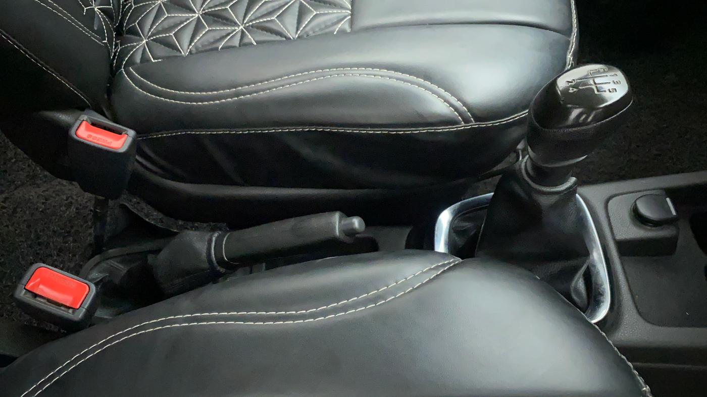 2018 Renault Kwid 1.0 RXT Opt, Petrol, Manual, 81,825 km, Gear Lever