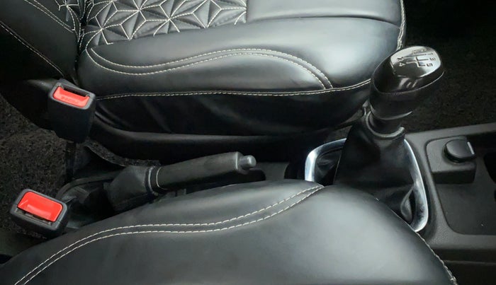 2018 Renault Kwid 1.0 RXT Opt, Petrol, Manual, 81,825 km, Gear Lever