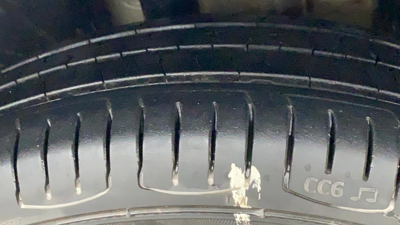 2018 Renault Kwid 1.0 RXT Opt, Petrol, Manual, 81,825 km, Right Front Tyre Tread