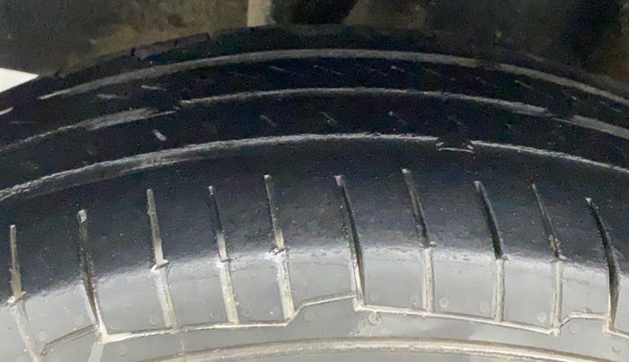 2018 Renault Kwid 1.0 RXT Opt, Petrol, Manual, 81,825 km, Right Rear Tyre Tread