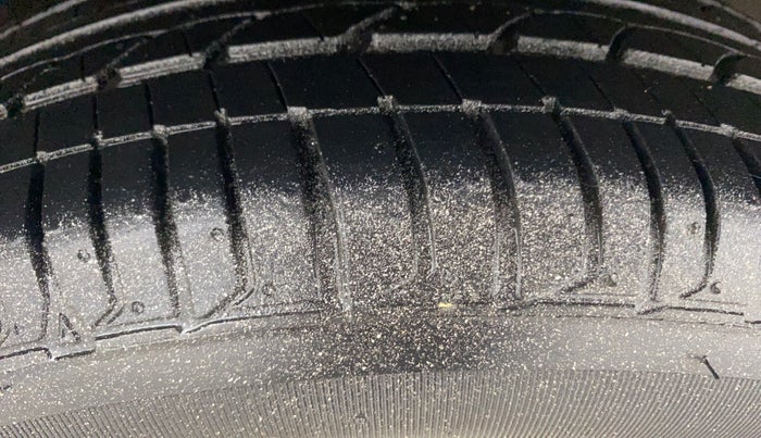 2016 Honda City 1.5L I-VTEC VX CVT, Petrol, Automatic, 1,03,927 km, Left Rear Tyre Tread