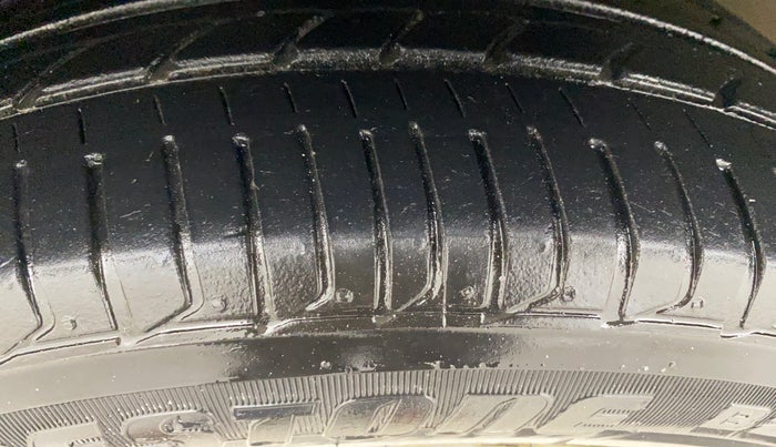 2016 Honda City 1.5L I-VTEC VX CVT, Petrol, Automatic, 1,03,927 km, Left Front Tyre Tread