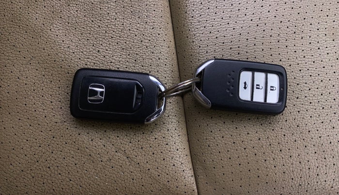 2016 Honda City 1.5L I-VTEC VX CVT, Petrol, Automatic, 1,03,927 km, Key Close Up