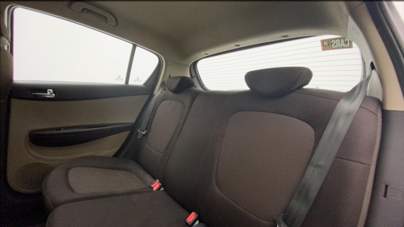 2012 Hyundai i20 ASTA 1.2, CNG, Manual, 66,935 km, Right Side Rear Door Cabin
