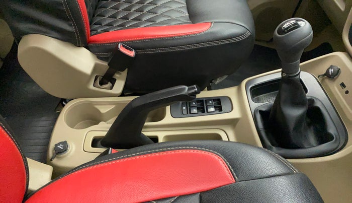 2016 Mahindra TUV300 T6, Diesel, Manual, 67,531 km, Gear Lever