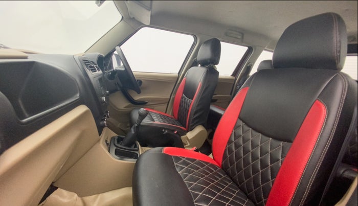 2016 Mahindra TUV300 T6, Diesel, Manual, 67,531 km, Right Side Front Door Cabin