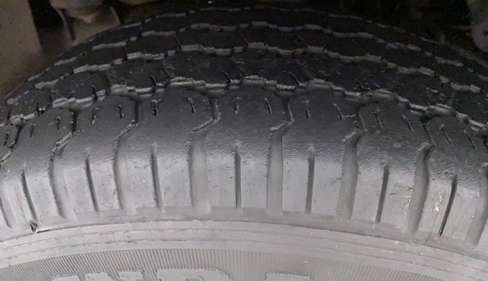 2016 Mahindra TUV300 T6, Diesel, Manual, 67,531 km, Left Front Tyre Tread