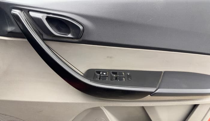 2019 Tata Tiago XZ PETROL, Petrol, Manual, 71,866 km, Driver Side Door Panels Control