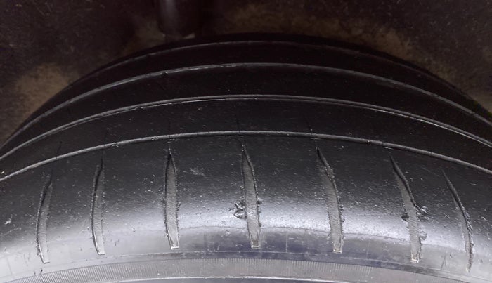 2018 Ford Ecosport 1.5 TITANIUM PLUS TI VCT AT, CNG, Automatic, 60,909 km, Right Rear Tyre Tread
