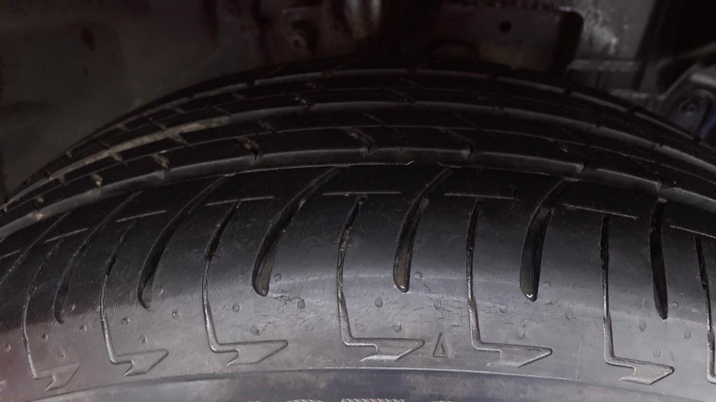2018 Ford Ecosport 1.5 TITANIUM PLUS TI VCT AT, CNG, Automatic, 60,909 km, Right Front Tyre Tread