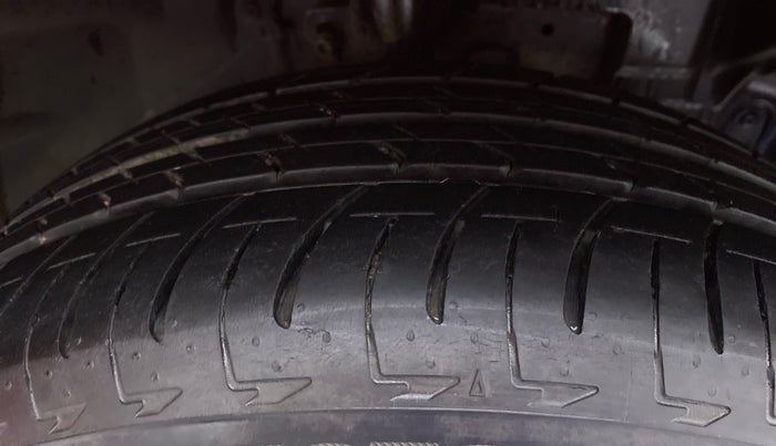 2018 Ford Ecosport 1.5 TITANIUM PLUS TI VCT AT, CNG, Automatic, 60,909 km, Right Front Tyre Tread