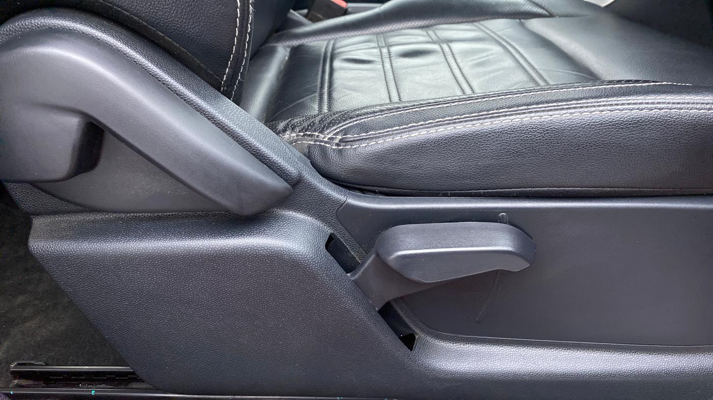 2018 Ford Ecosport 1.5 TITANIUM PLUS TI VCT AT, CNG, Automatic, 60,909 km, Driver Side Adjustment Panel
