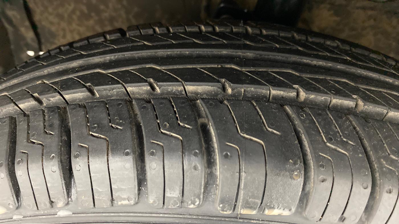 2011 Maruti Swift VDI ABS, Diesel, Manual, 91,007 km, Left Front Tyre Tread