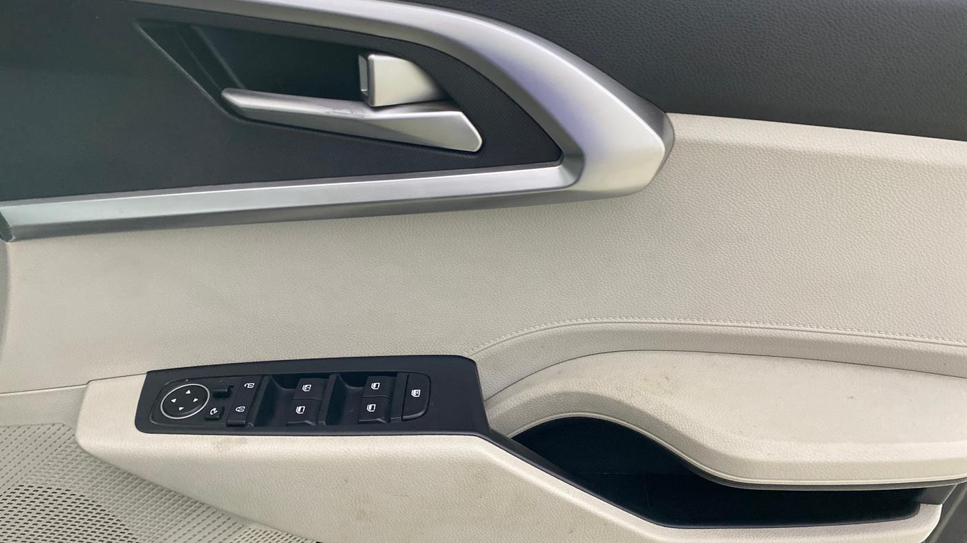2023 KIA CARENS PRESTIGE PLUS 1.4 PETROL 7 STR, Petrol, Manual, 40,101 km, Driver Side Door Panels Control