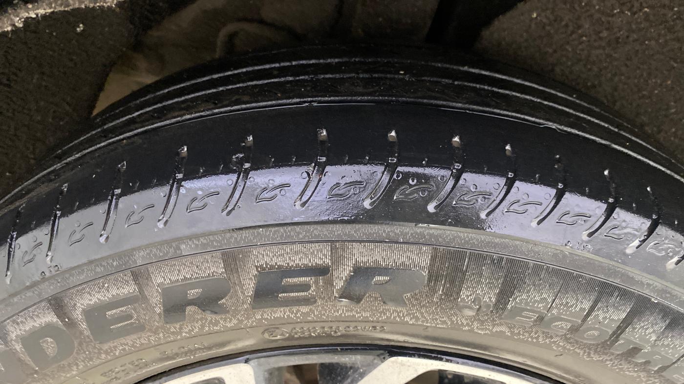 2023 KIA CARENS PRESTIGE PLUS 1.4 PETROL 7 STR, Petrol, Manual, 40,101 km, Right Rear Tyre Tread