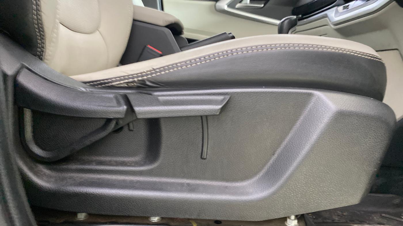 2023 KIA CARENS PRESTIGE PLUS 1.4 PETROL 7 STR, Petrol, Manual, 40,101 km, Driver Side Adjustment Panel