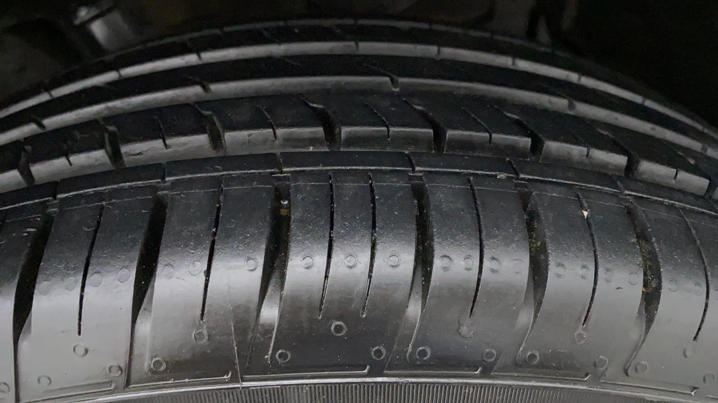 2021 Renault Duster RXZ CVT 1.3 TURBO, Petrol, Automatic, 9,885 km, Left Rear Tyre Tread