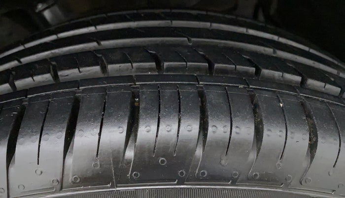 2021 Renault Duster RXZ CVT 1.3 TURBO, Petrol, Automatic, 9,885 km, Left Rear Tyre Tread