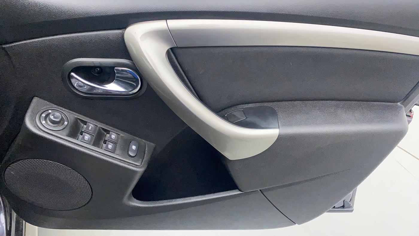 2021 Renault Duster RXZ CVT 1.3 TURBO, Petrol, Automatic, 9,885 km, Driver Side Door Panels Control