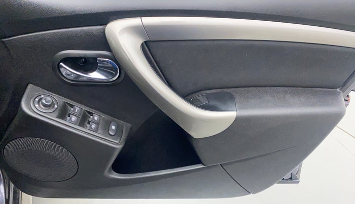 2021 Renault Duster RXZ CVT 1.3 TURBO, Petrol, Automatic, 9,885 km, Driver Side Door Panels Control