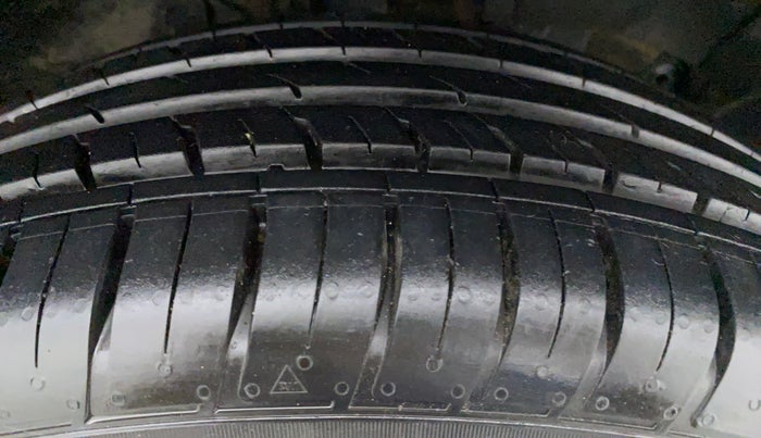2021 Renault Duster RXZ CVT 1.3 TURBO, Petrol, Automatic, 9,885 km, Right Front Tyre Tread