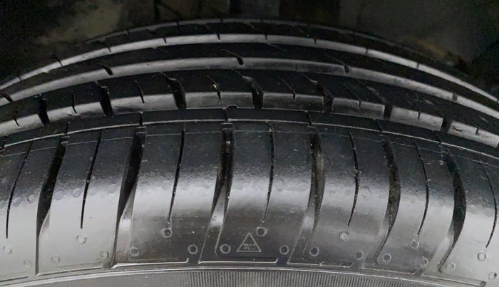 2021 Renault Duster RXZ CVT 1.3 TURBO, Petrol, Automatic, 9,885 km, Left Front Tyre Tread