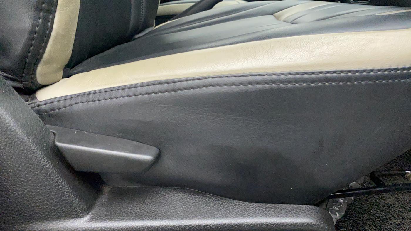 2021 Renault Duster RXZ CVT 1.3 TURBO, Petrol, Automatic, 9,885 km, Driver Side Adjustment Panel