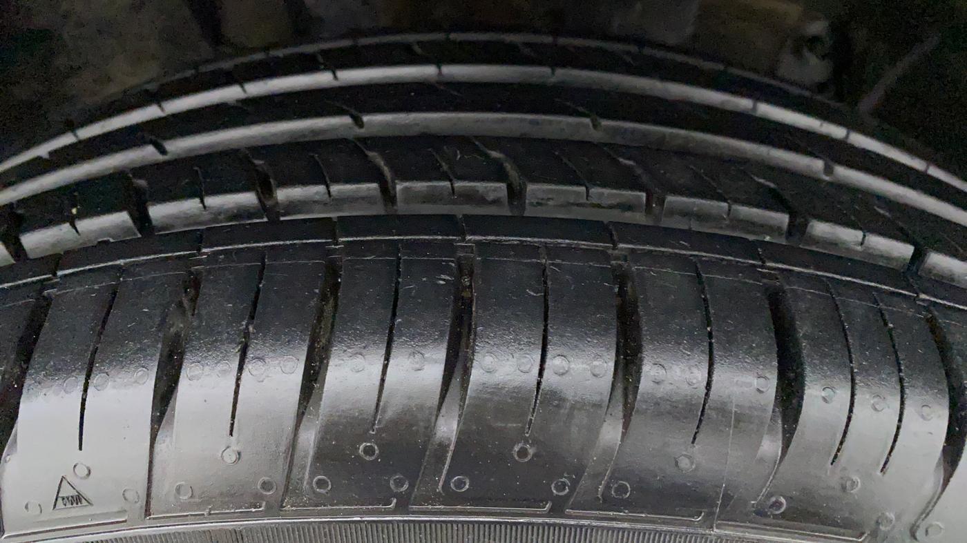 2021 Renault Duster RXZ CVT 1.3 TURBO, Petrol, Automatic, 9,885 km, Right Rear Tyre Tread