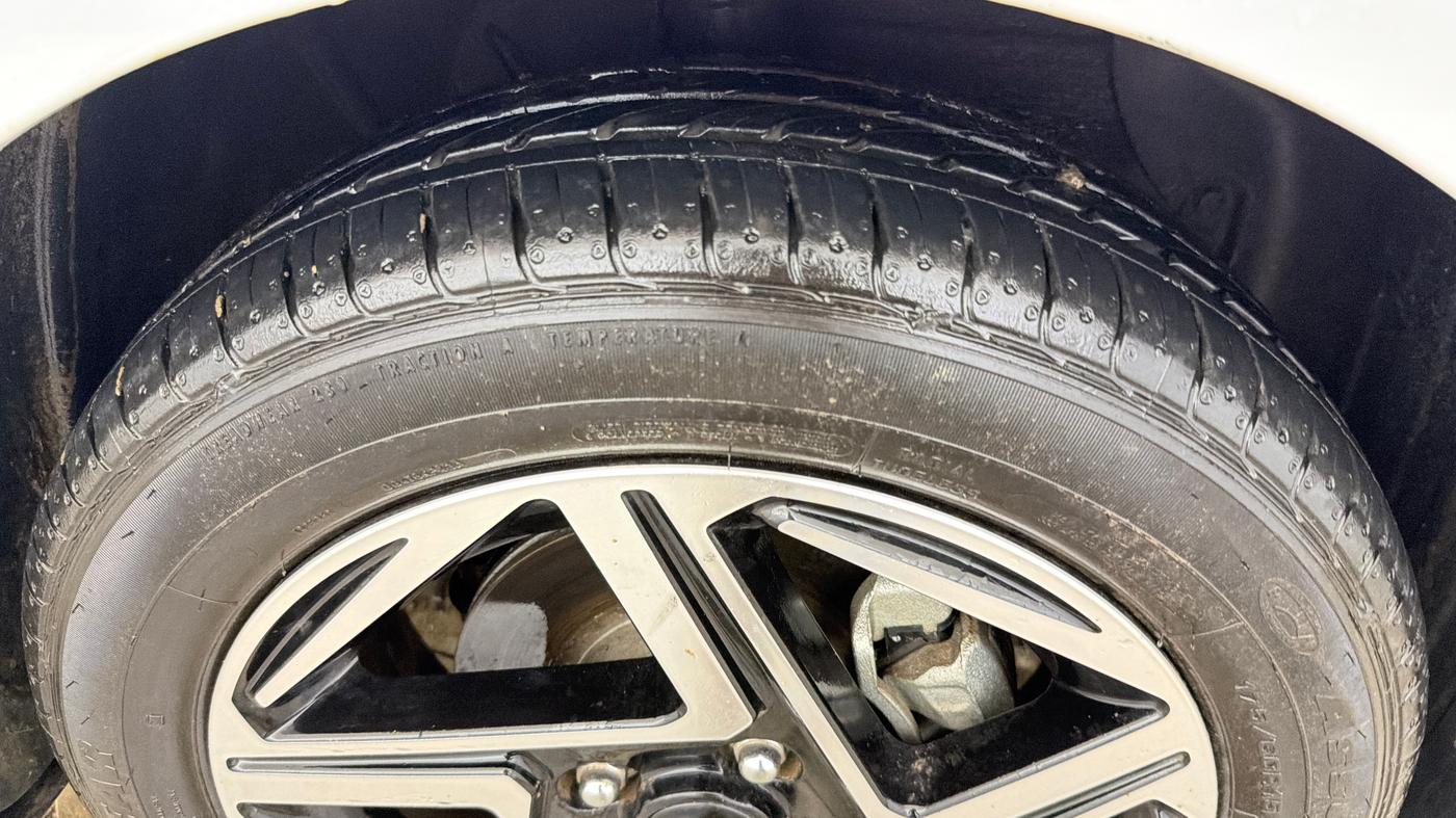 2025 Hyundai GRAND I10 NIOS Sportz (O) 1.2 Kappa AMT, Petrol, Automatic, 9,838 km, Right Front Tyre Tread