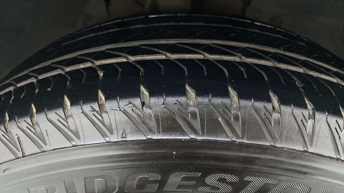 2019 Mahindra XUV500 W11 AT, Diesel, Automatic, 84,003 km, Right Front Tyre Tread