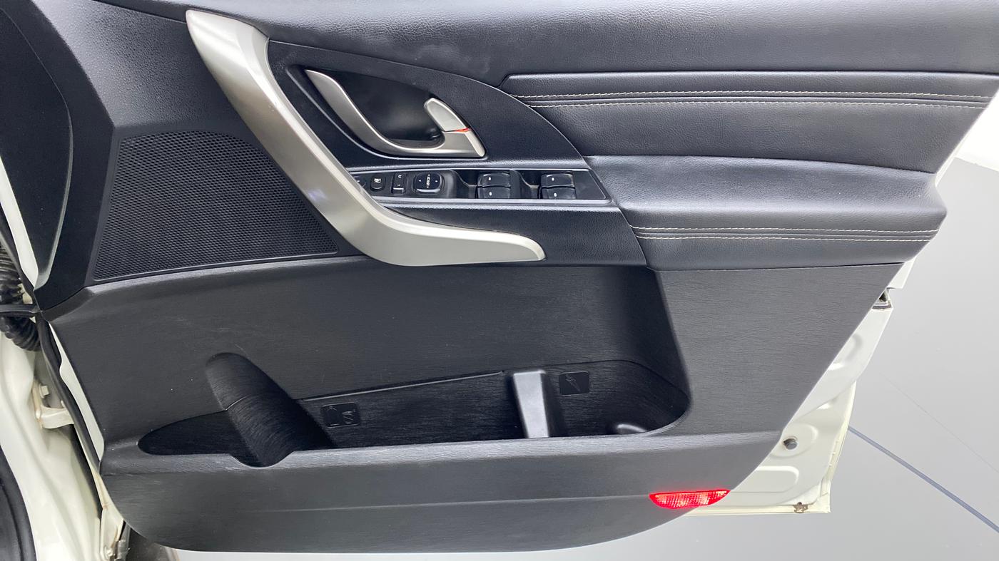 2019 Mahindra XUV500 W11 AT, Diesel, Automatic, 84,003 km, Driver Side Door Panels Control